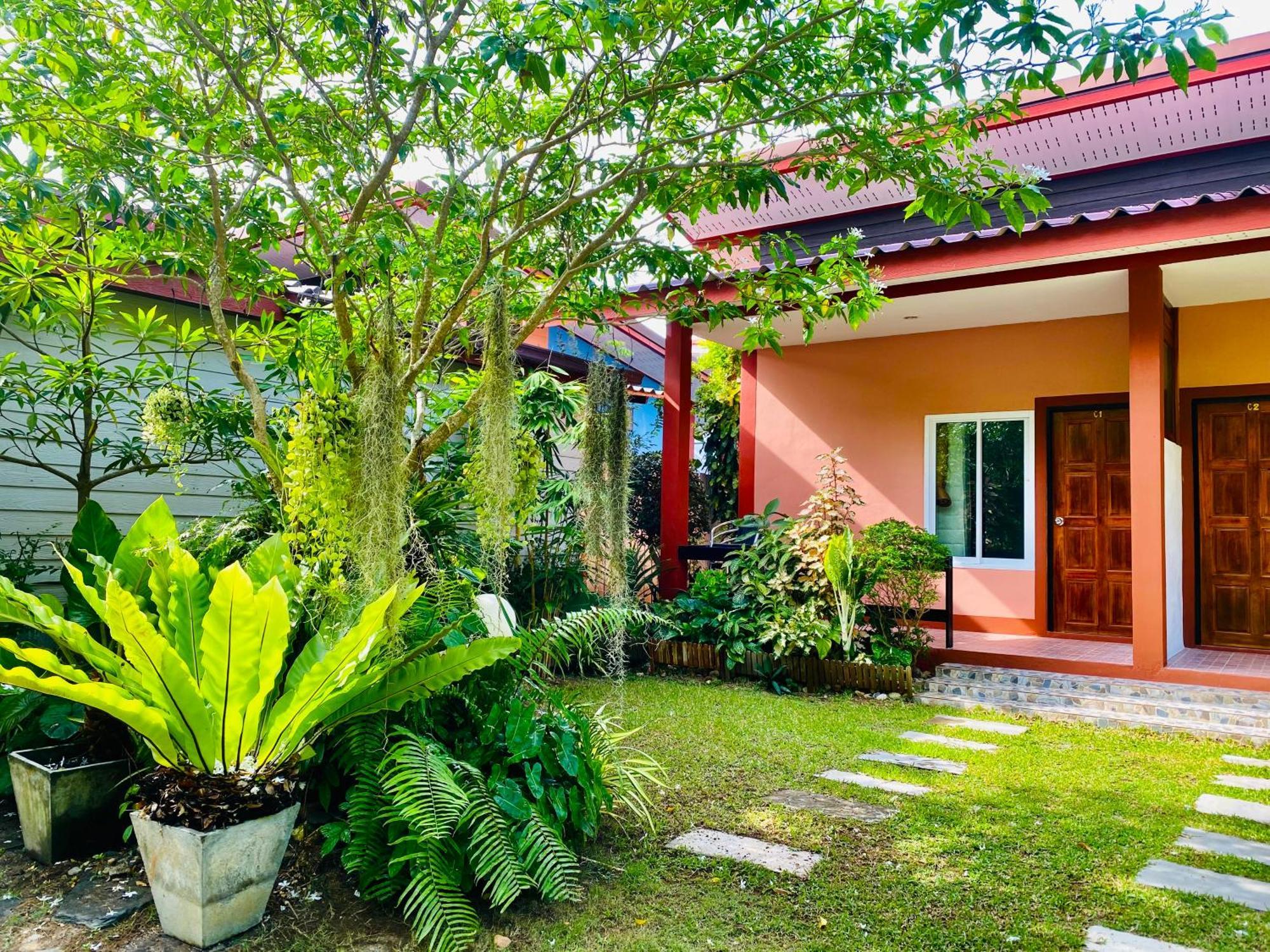 Auberge de jeunesse Baan Longhaad à Ko Lanta Extérieur photo