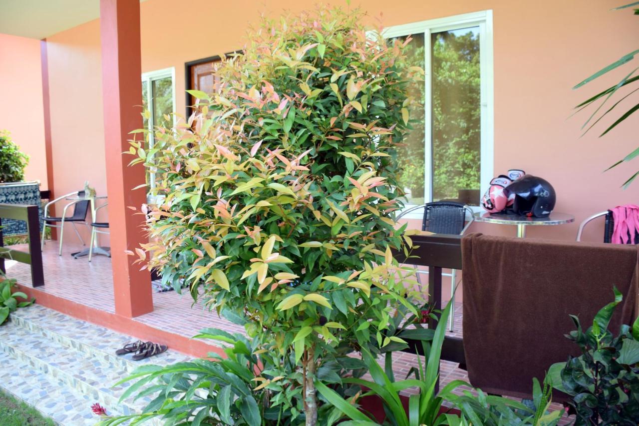 Auberge de jeunesse Baan Longhaad à Ko Lanta Extérieur photo