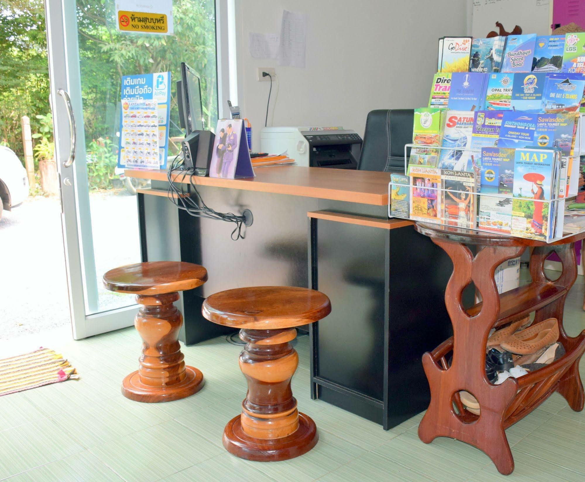 Auberge de jeunesse Baan Longhaad à Ko Lanta Extérieur photo