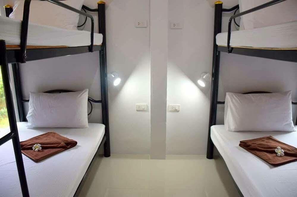 Auberge de jeunesse Baan Longhaad à Ko Lanta Extérieur photo